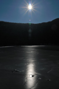 氷結ダム湖