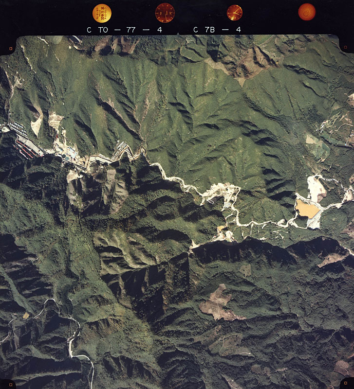 某鉱山上空写真（S52年, 国土交通省提供）