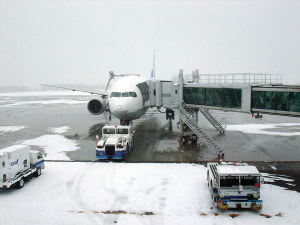 吹雪の函館空港