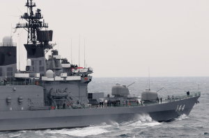 観艦式の護衛艦「くらま」DDH-144