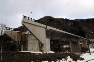 湯西川温泉へ通じる建造中の橋