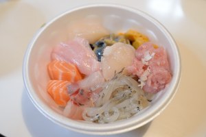 青森魚菜センター「のっけ丼」