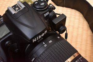 Nikon D300 + Tamron SP 17-50mm f/2.8 XR DiII VCだと、di-GPSはギリギリ干渉しないクリアランス