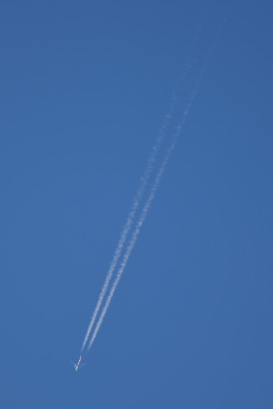 航空機を絞り開放で撮ってみる